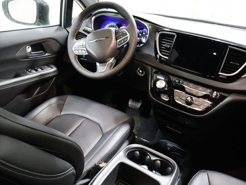 New 2026 Chrysler Voyager LX image 19