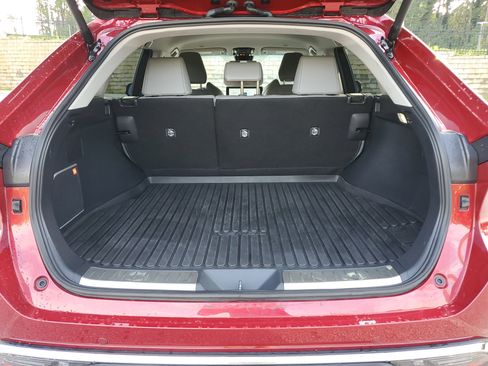 Used 2024 Toyota Venza Limited image 9