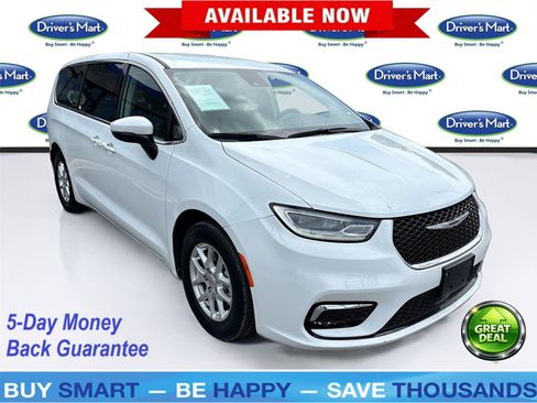 Used 2023 Chrysler Pacifica Touring-L FWD image 1