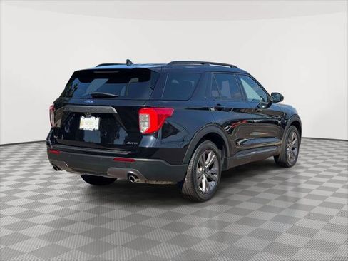 Used 2022 Ford Explorer XLT w/ Equipment Group 202A AWD/4WD image 7