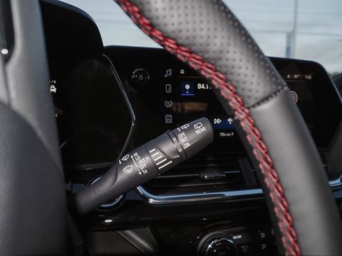 Certified 2025 Chevrolet Trax RS w/ Sunroof Package image 35