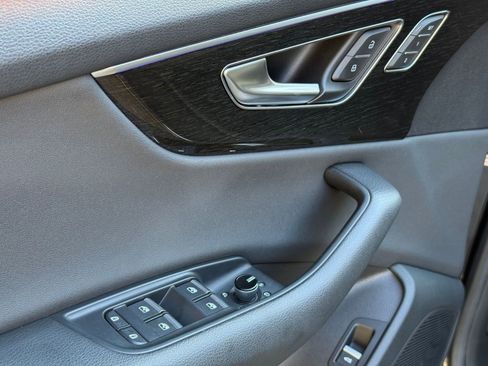 Used 2019 Audi Q8 Premium Plus w/ Premium Plus image 14