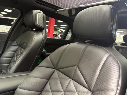 Used 2025 BMW 740i w/ Premium Package image 50