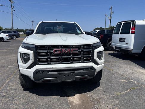 Used 2024 GMC Canyon AT4 w/ AT4 Premium Package AWD/4WD image 9