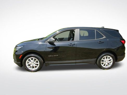 Used 2022 Chevrolet Equinox LS w/ LS Convenience Package FWD image 2