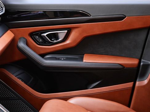 Used 2021 Lamborghini Urus image 15