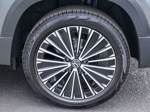 New 2025 Volkswagen Taos SE image 11