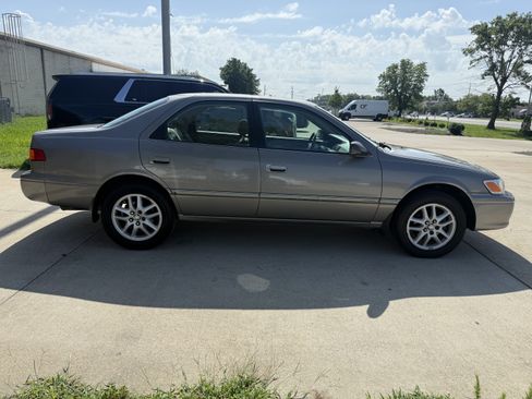 Used 2001 Toyota Camry XLE FWD image 8