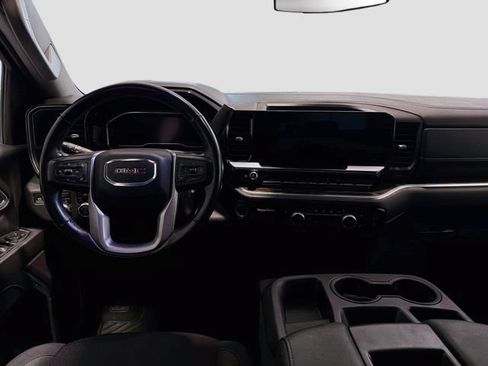 Used 2025 GMC Sierra 2500 SLE w/ SLE Value Package; AWD/4WD image 18