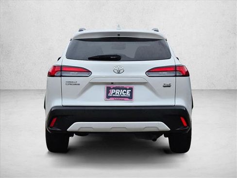 Used 2023 Toyota Corolla Cross XLE w/ Convenience Package FWD image 6