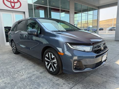 Used 2025 Honda Odyssey EX-L image 2
