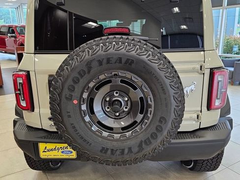 New 2025 Ford Bronco Badlands image 6