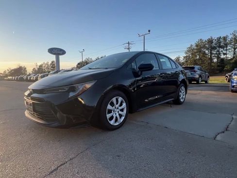 Used 2024 Toyota Corolla LE image 2