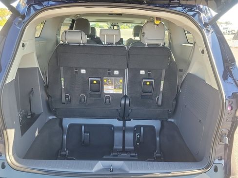 Used 2023 Toyota Sienna XLE image 7
