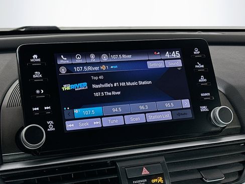 Used 2018 Honda Accord Touring image 21