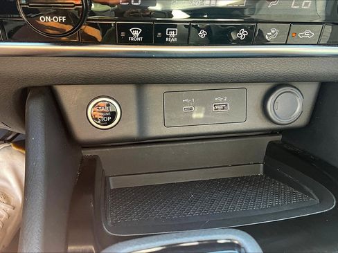 Used 2023 Nissan Rogue SV image 33