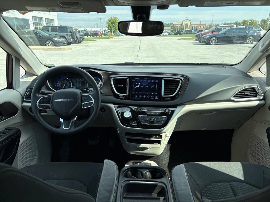 Used 2018 Chrysler Pacifica Touring Plus FWD image 19