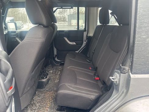 Used 2015 Jeep Wrangler Unlimited Sahara w/ Connectivity Group image 13