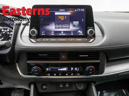 Used 2024 Nissan Rogue SV image 16