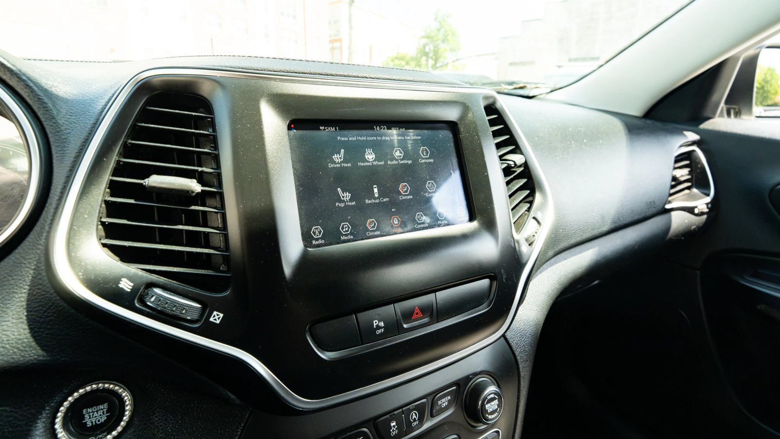 Used 2019 Jeep Cherokee Latitude Plus AWD/4WD image 34
