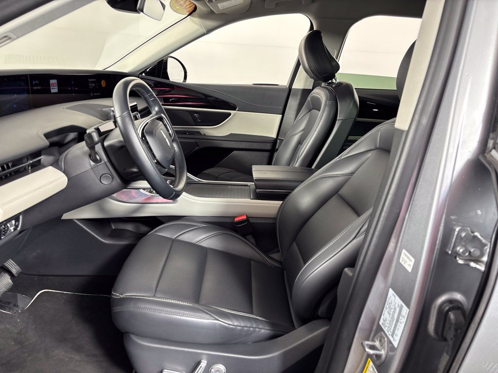Used 2025 Lincoln Nautilus Premier AWD/4WD image 21