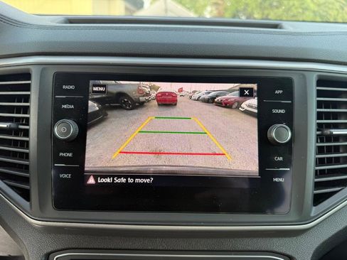 Used 2020 Volkswagen Atlas Cross Sport SE w/ Panoramic Sunroof Package image 22