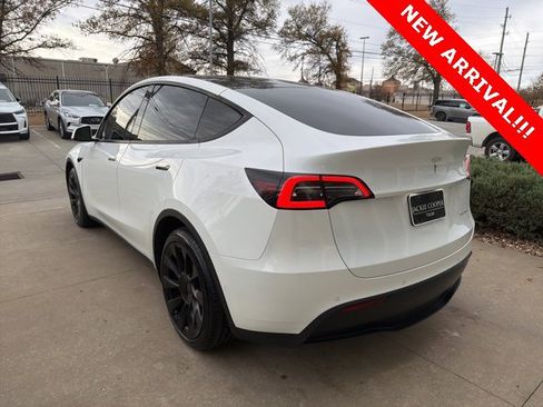 Used 2022 Tesla Model Y Long Range image 3