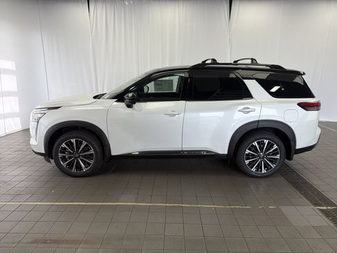 New 2026 Nissan Pathfinder Platinum image 12