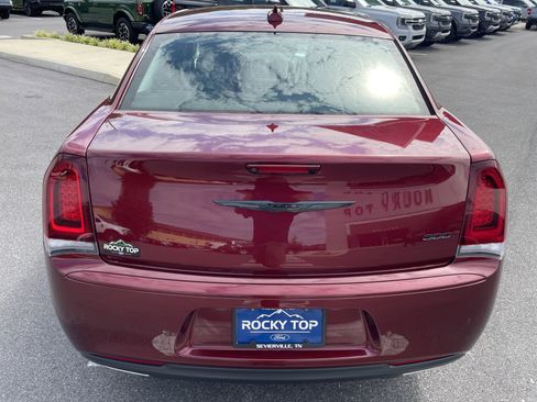 Used 2022 Chrysler 300 Touring L image 6