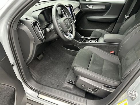 Certified 2025 Volvo XC40 B5 Plus image 11