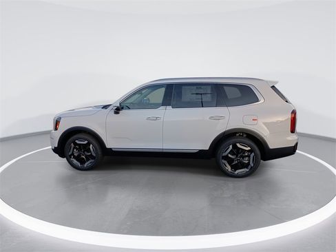 New 2025 Kia Telluride S image 5