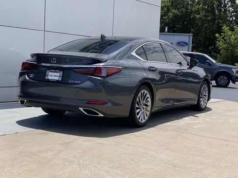 Used 2022 Lexus ES 350 Ultra Luxury w/ Accessory Package 2 FWD image 4