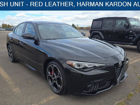 Used 2024 Alfa Romeo Giulia Veloce image 1