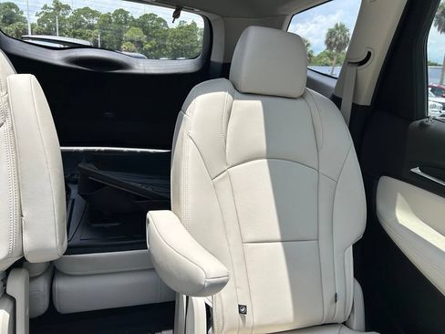 Used 2023 Buick Enclave Essence w/ Experience Buick Package AWD/4WD image 15