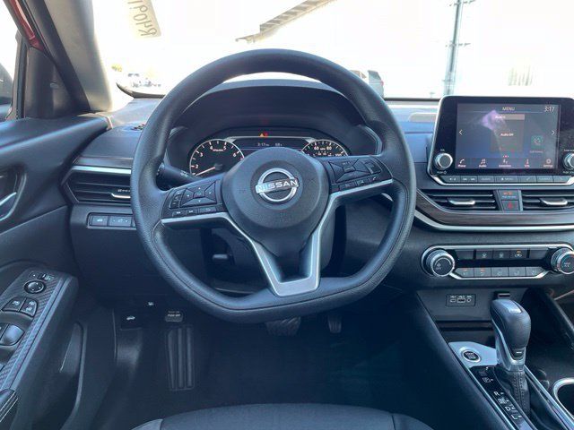 Used 2024 Nissan Altima 2.5 SV FWD image 23