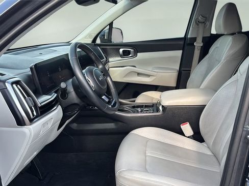 Used 2024 Kia Sorento EX w/ Panoramic Sunroof Package FWD image 17