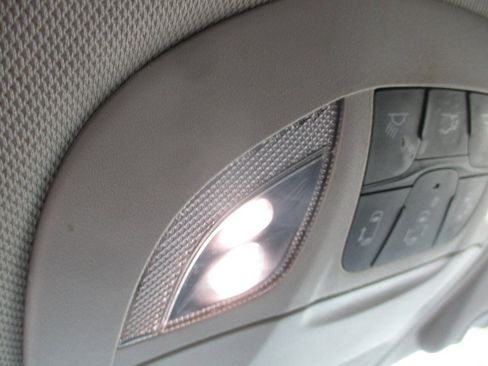Used 2020 Chrysler Voyager Lxi FWD image 40