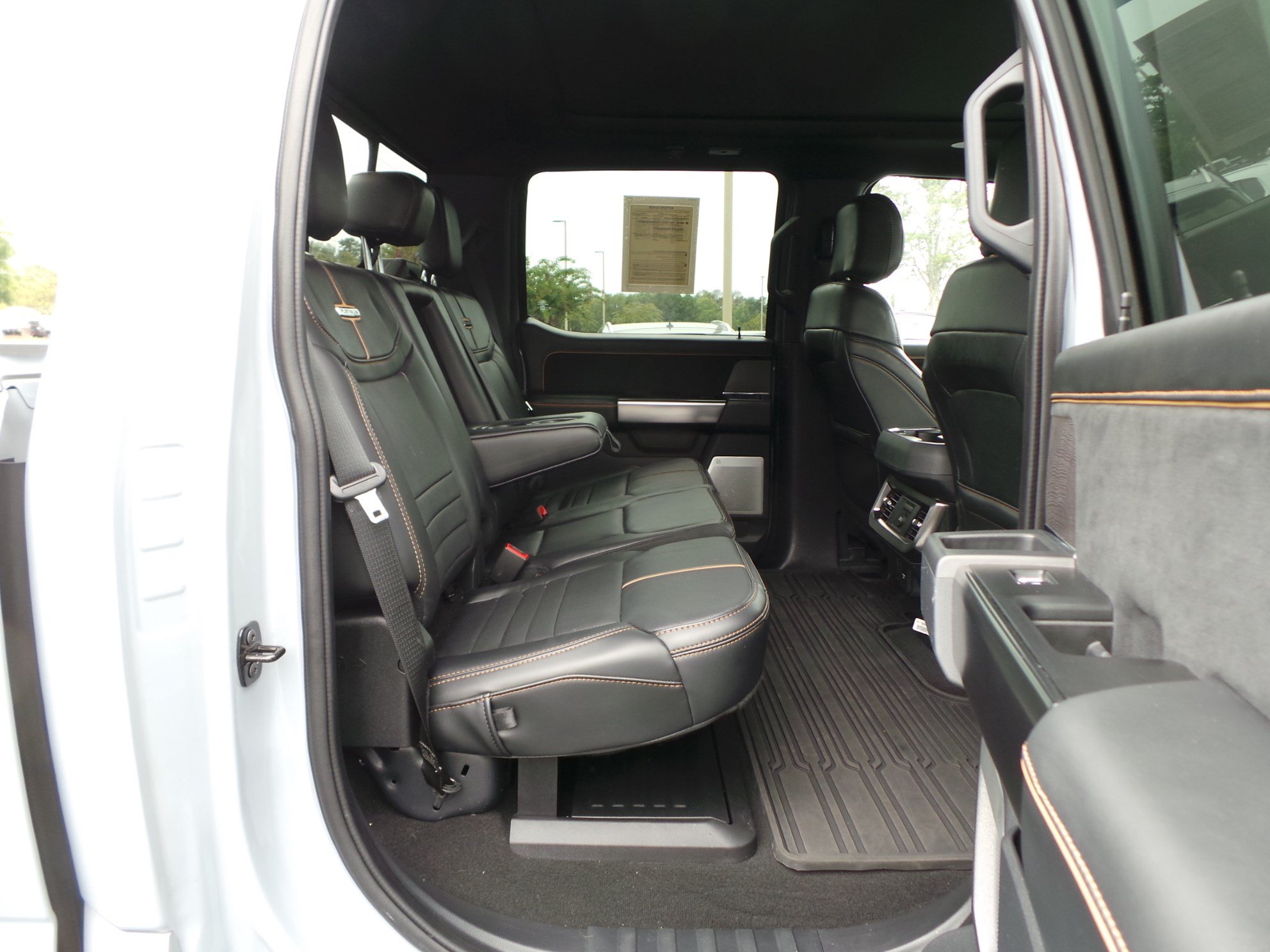 Used 2024 Ford F250 Platinum w/ FX4 Off-Road Package AWD/4WD image 44