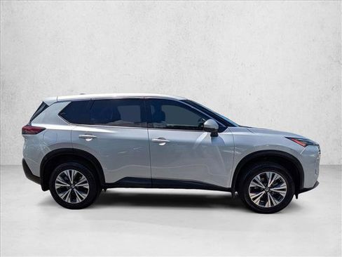 Used 2021 Nissan Rogue SV FWD image 4