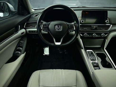 Used 2020 Honda Accord Touring image 2