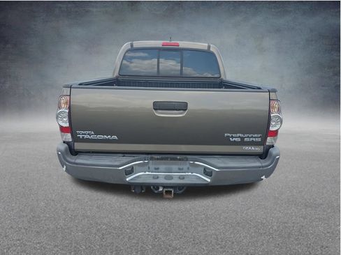 Used 2015 Toyota Tacoma PreRunner w/ SR5 Package RWD image 9