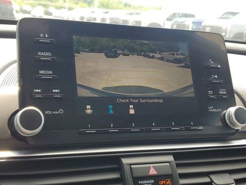 Used 2018 Honda Accord LX image 17