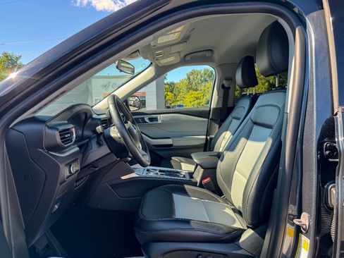 Used 2023 Ford Explorer XLT w/ Equipment Group 202A AWD/4WD image 22