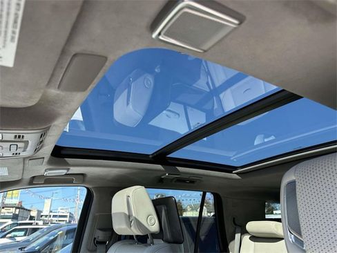 Used 2022 Cadillac Escalade Sport Platinum image 16