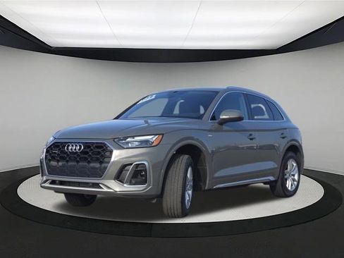 Certified 2023 Audi Q5 2.0T Premium w/ Convenience Package image 3