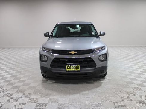 Used 2023 Chevrolet TrailBlazer LS FWD image 2