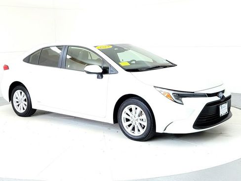 Used 2024 Toyota Corolla LE w/ LE Convenience Package AWD/4WD image 7