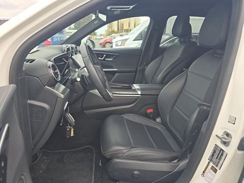 Used 2024 Mercedes-Benz GLC 300 4MATIC image 4