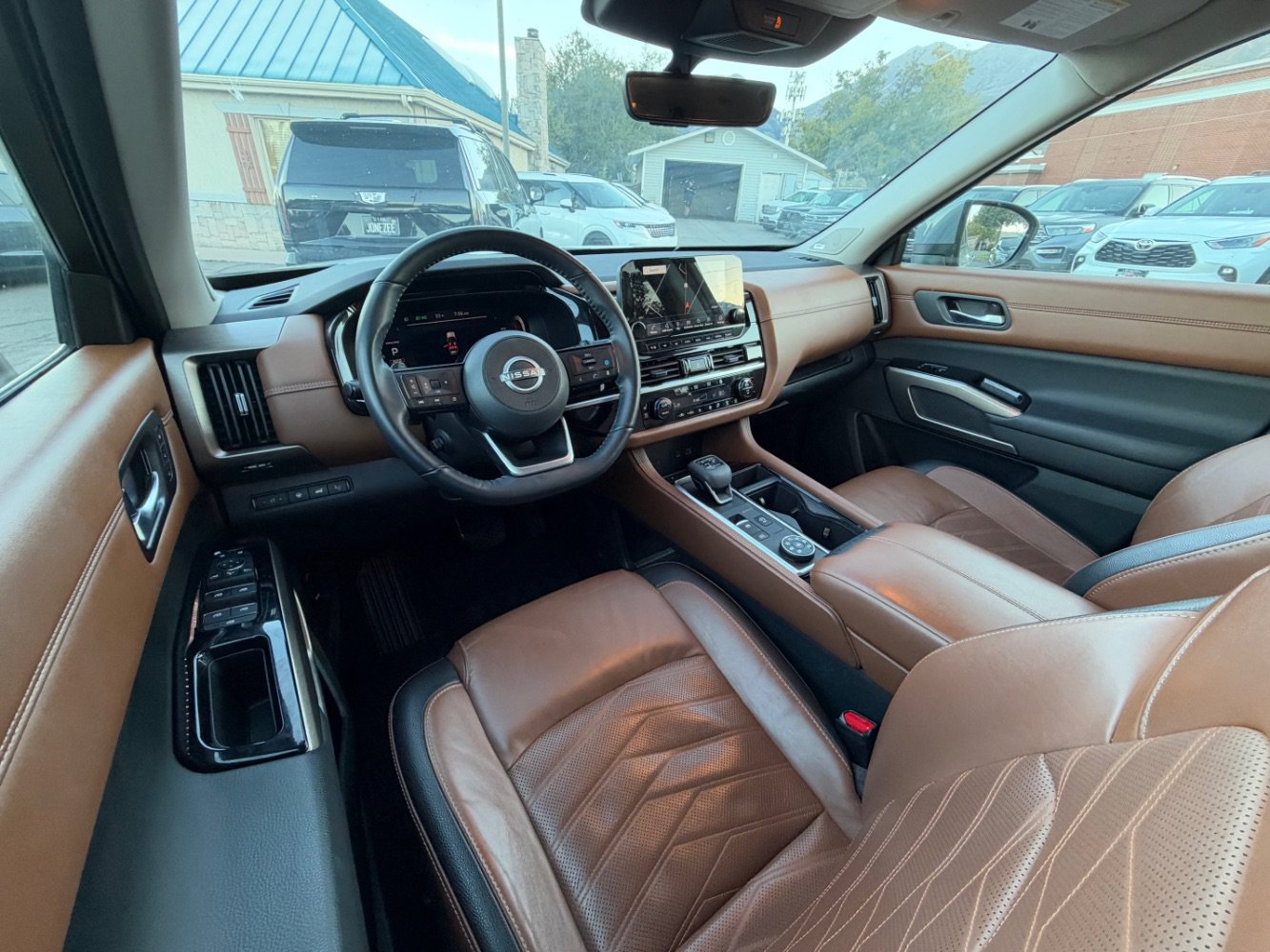 Used 2023 Nissan Pathfinder Platinum AWD/4WD image 16