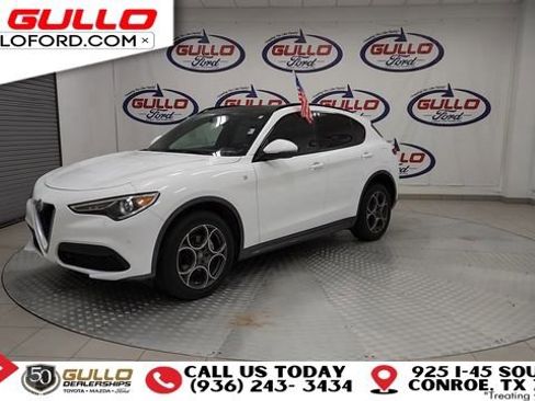 Used 2022 Alfa Romeo Stelvio Ti image 4